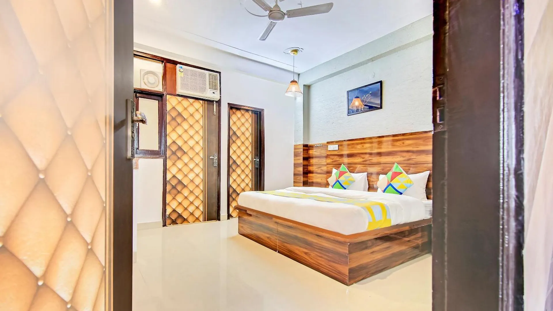 Hotel O Sky Blue Gurgaon Hindistan